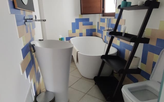 Gemütliches Zimmer in einem freistehenden Haus aus dem 19.