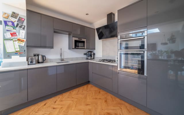 Bright and homely double room in a modern & moody victorian semi - Picture 7