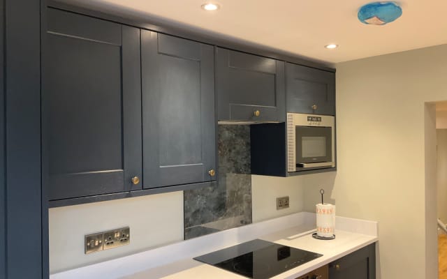 Centrally Located Cottage. 2 mins from stn/sainsburys