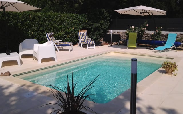 Independent air-conditioned studio in villa with private pool...
