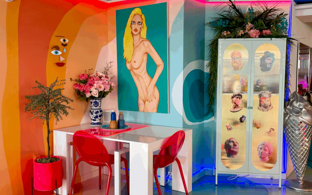 LIVE IN REAL LIFE ART CONDO. BEST VIEW IN CITY