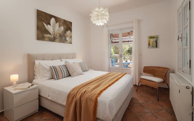 Luxury private self catering villa with pool & magical sunsets.