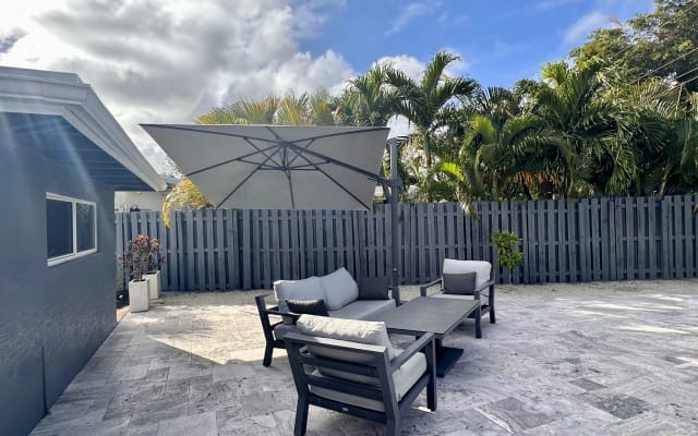 Heart of Wilton Manors - Studio w/Private Entry & Pool Access - Picture 9