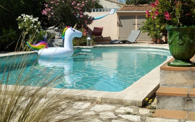 T1 dans quartier calme avec piscine et jardin