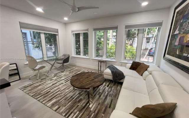 Huge 2 Bedroom Apt / South Beach