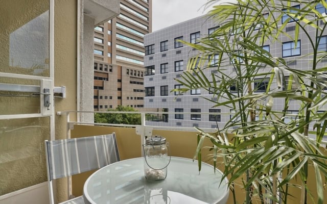 Welcome to this stylish studio apartment in the heart of Cape Town CBD - Picture 6