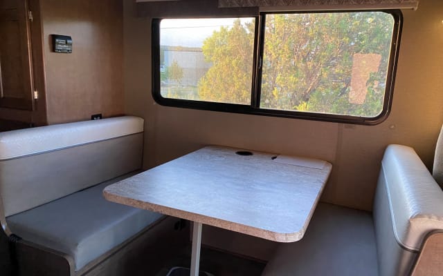 Privates Wohnmobil zu vermieten KOMMEND MÄRZ 2025