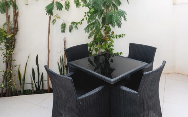 Modern holiday home and garden close by to the Sliema Ferries