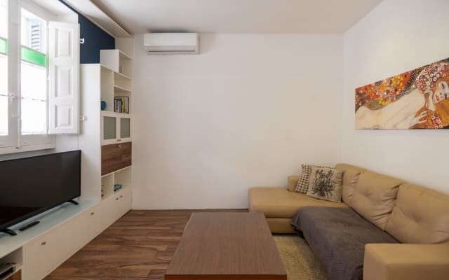 Modern holiday home and garden close by to the Sliema Ferries