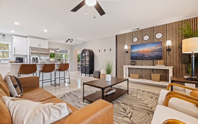 Luxury Rustic Retreat Entire Home in Pinellas Park