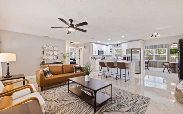 Luxury Rustic Retreat Entire Home in Pinellas Park