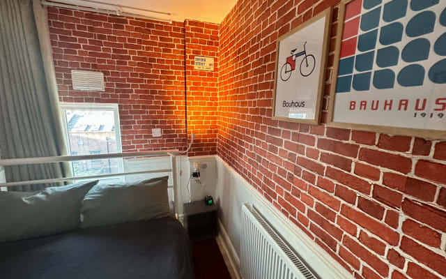 Bella camera da letto con un'accogliente terrazza