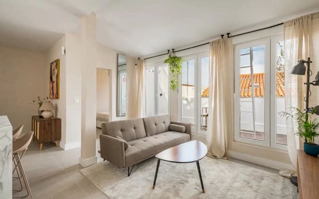 Madrid Minimal and Luminous