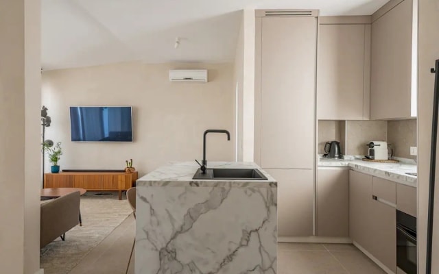 Madrid Minimal and Luminous