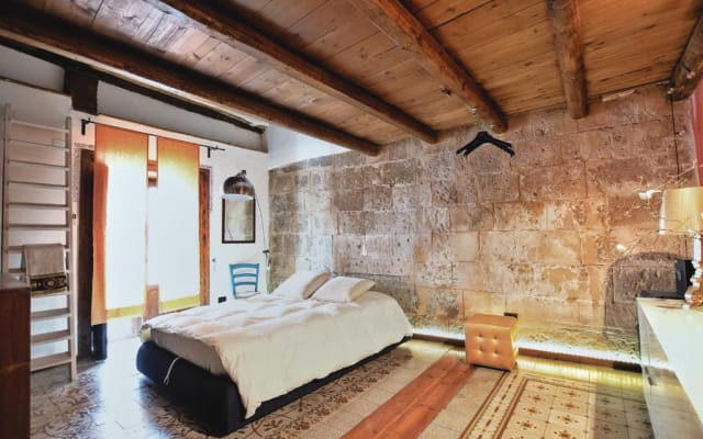 Room in historic building full center Palermo. FKK accomodation