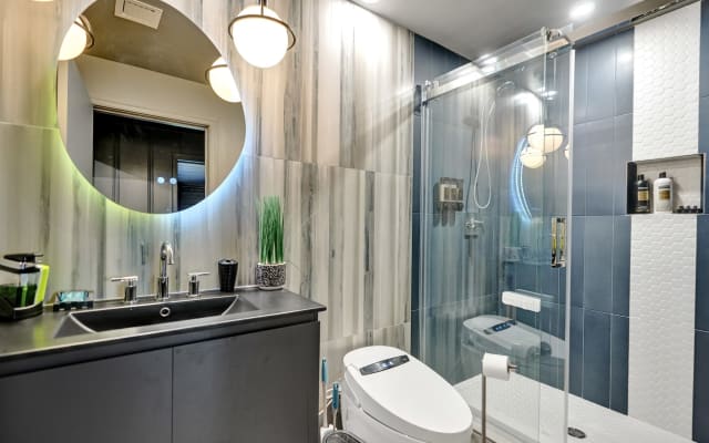 Sexy Vibe2 OUTDOOR SHOWER/heated pool/private room& enter/clothin opt