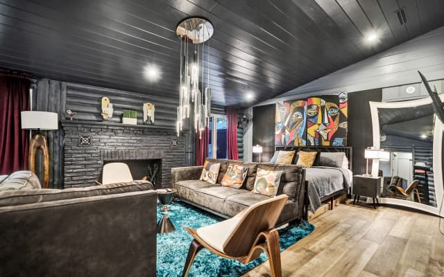 Kiki Deluxe Studio Suite/Heat Pool/ Large Patio/ Hot Tub/ Kitchen