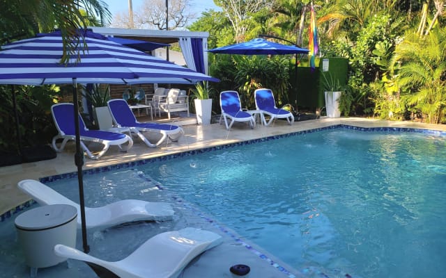 Clothing Optional Gay Mens Retreat/ Heated pool Private Patio/ Palm B