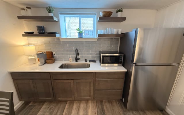 Elegante suite per gli ospiti in un quartiere LGBTQ-friendly