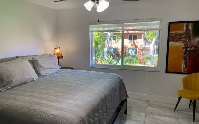 Beautiful Condo in Wilton manors, 5 minutes walking to the bars, rest.
