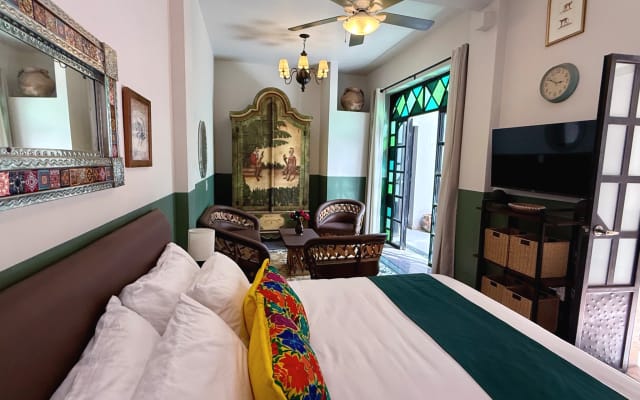 Königssuite mit Sitzecke, im Centro Historico "Die Affensuite"