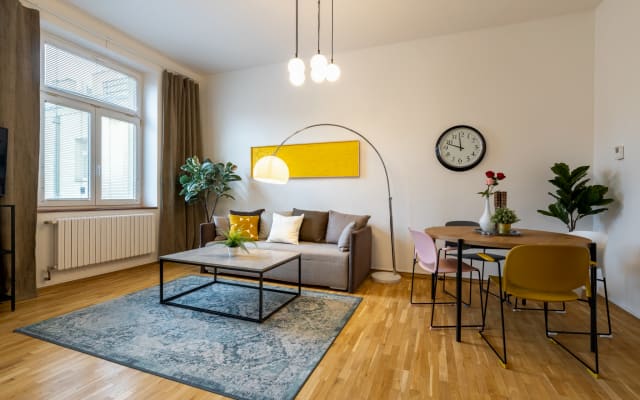45sqm, high ceiling private room with 55 inch TV - Picture 9