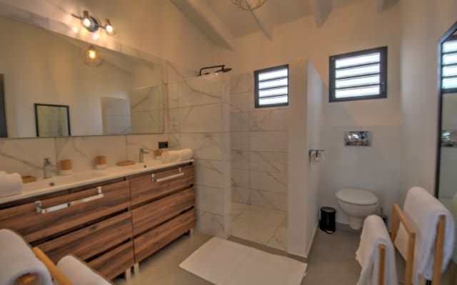 Seaside Elegance 4-Bedroom Villa mit privatem Pool in Oyster Pond - Foto 13