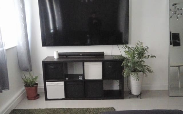 sofa bed in a cosy flat - Picture 9