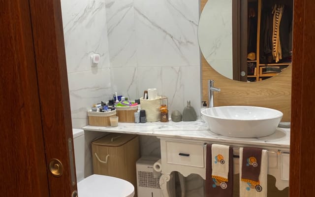Chambre double dans un appartement naturiste