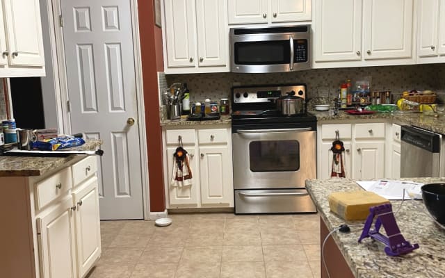 Spacious and Clean Room for rent in Lawrenceville