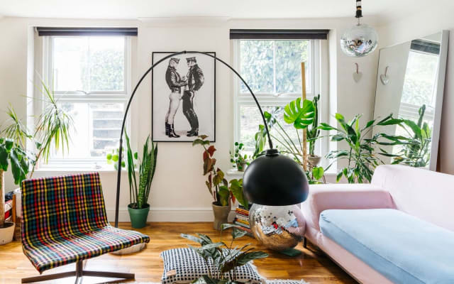 cosy room in spacious apartment with private garden