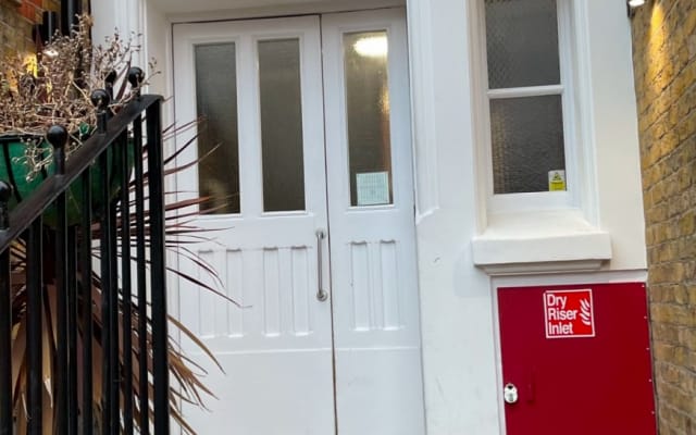 UNIQUE EN-SUITE ROOM IN STUNNING VICTORIAN SCHOOL NR ELEPHANT & CASTLE