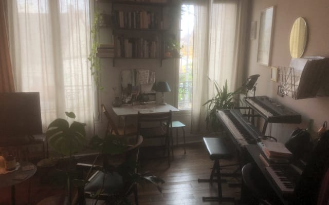 Charming studio at the foot of the Serge Gainsbourg metro station...