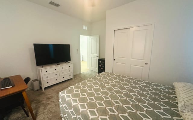 Beautiful Room in a Brand New Clean Home