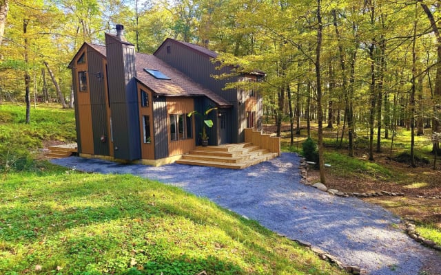 Maison contemporaine chic dans les montagnes de Pocono