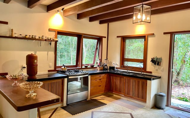 Nestled in Nature: Beautiful home between the lake and Cassange beach