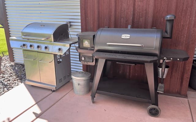 Michael's listing on misterb&b - Shared BBQ's