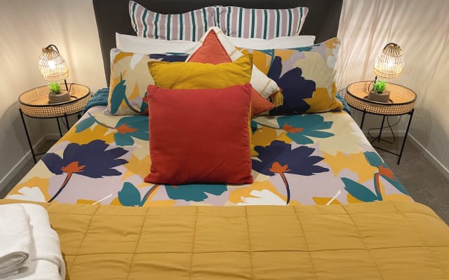 Moderno 2BR Gay-Friendly Getaway - Privato & Chic