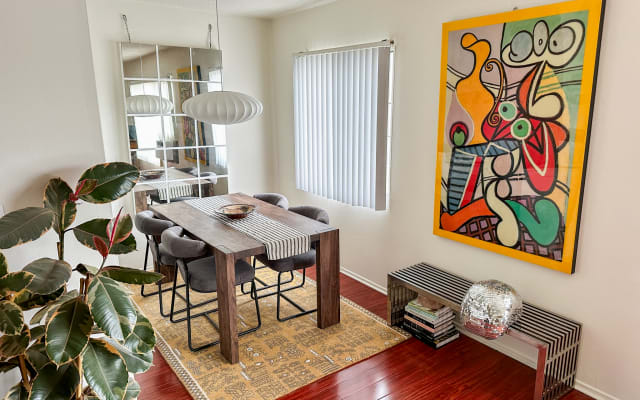 Stylish 1BR Gem: Central WeHo, Walk Score 93.