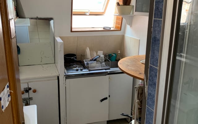 Nice 2 Bigs rooms fully furnished in 5th floor lift kichen wc sharing.