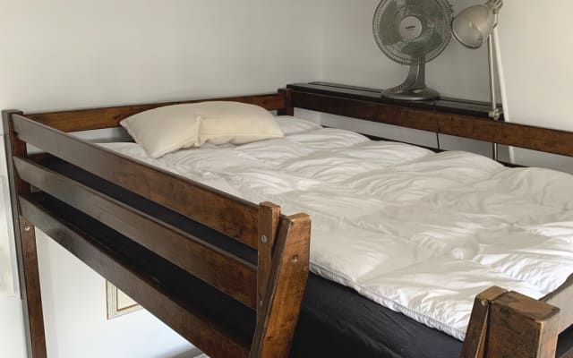 Nice 2 Bigs rooms fully furnished in 5th floor lift kichen wc sharing.