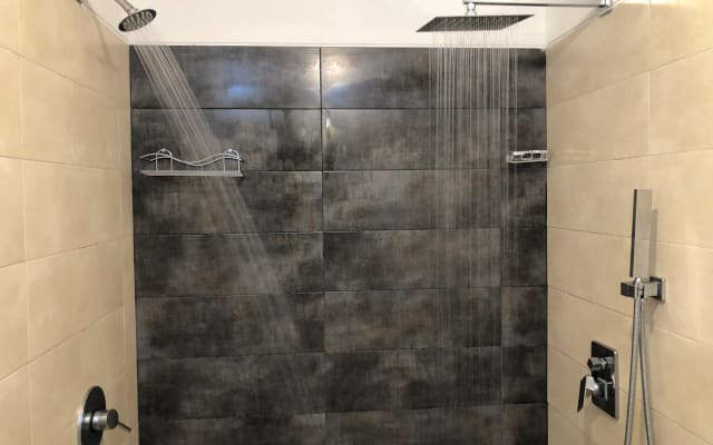 Anúncio de Sebastian em misterb&b - Habitación 1 , con ducha doble para quienes les guste bañarse juntos en pareja ...