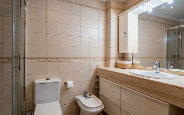 Modern Boho flat, 100 metres from beach - Picture 8