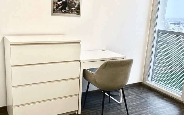 Großes Zimmer von 14m2 in der Nähe der Sauna das B4