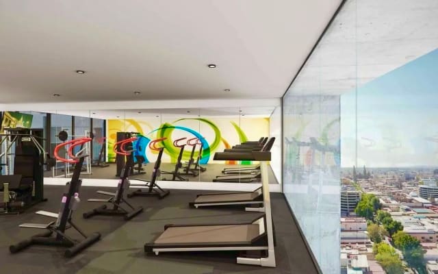 Francis alexs Inserat auf misterb&b - Fitnessstudio vor Ort mit Blick auf die malerische Innenstadt.