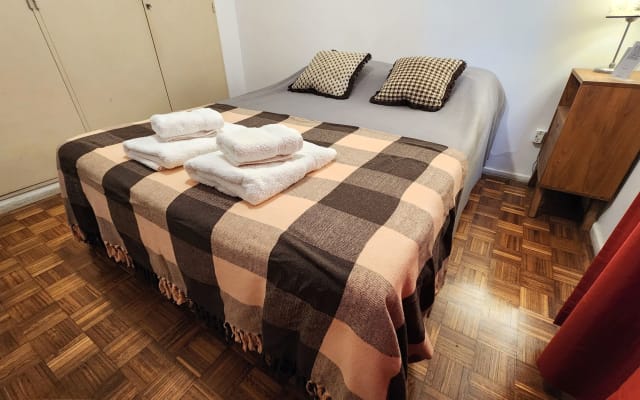 Private room in my apartment in Almagro, nudist friendly!