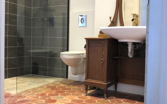 Maison historique dans un petit village médiéval Chambre double