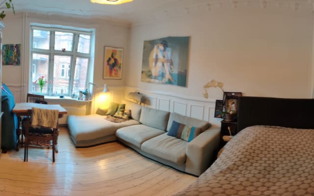 Habitación en un apartamento acogedor. Buena ubicación cerca de Gay...