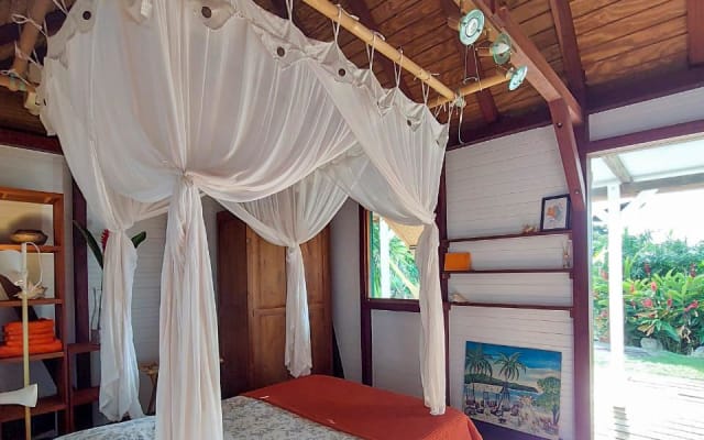 Superbe bungalow et son jardin tropical