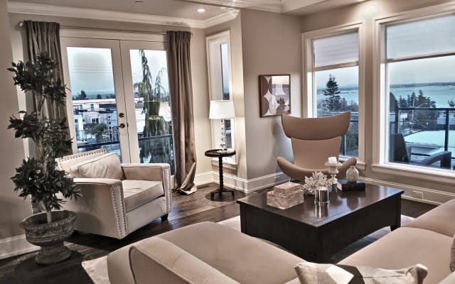 A great sized ocean front view, room for 4 guests with 2 queen beds